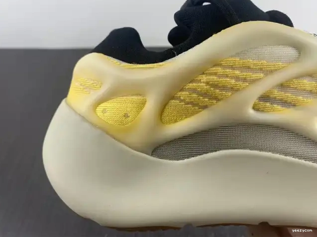 Adidas 700 HP5425 Yeezy V3 Safflower Mono 0615